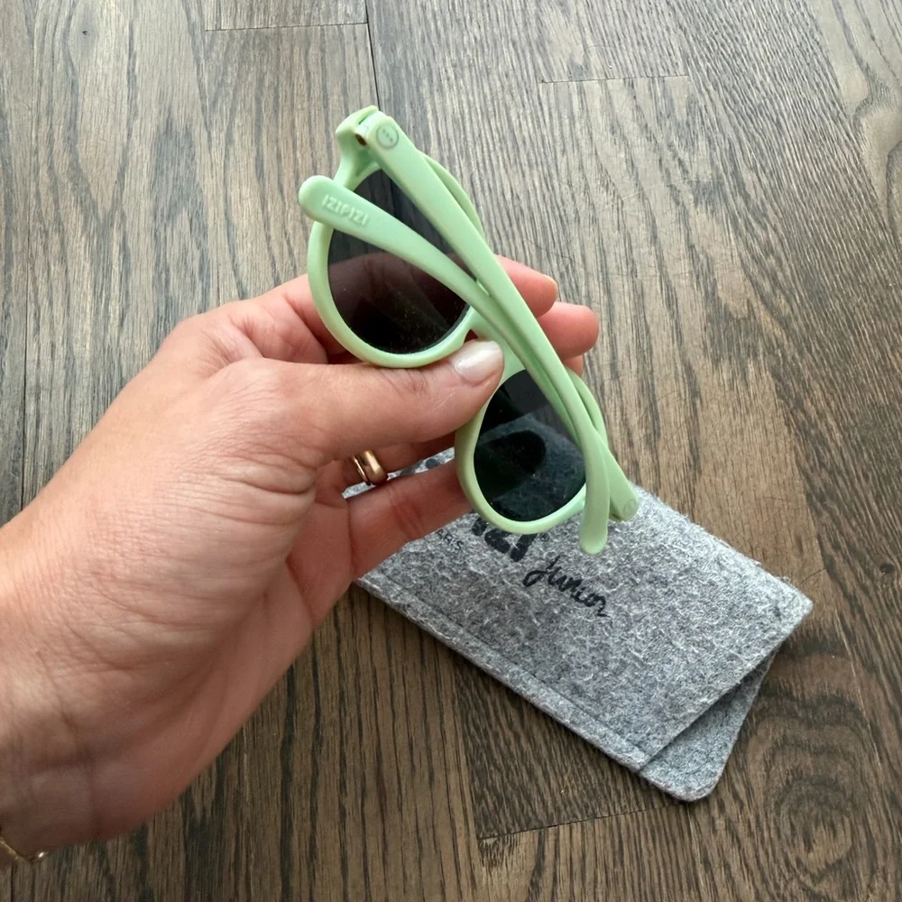 Izipizi kids+ Round Sunglasses in Light Green